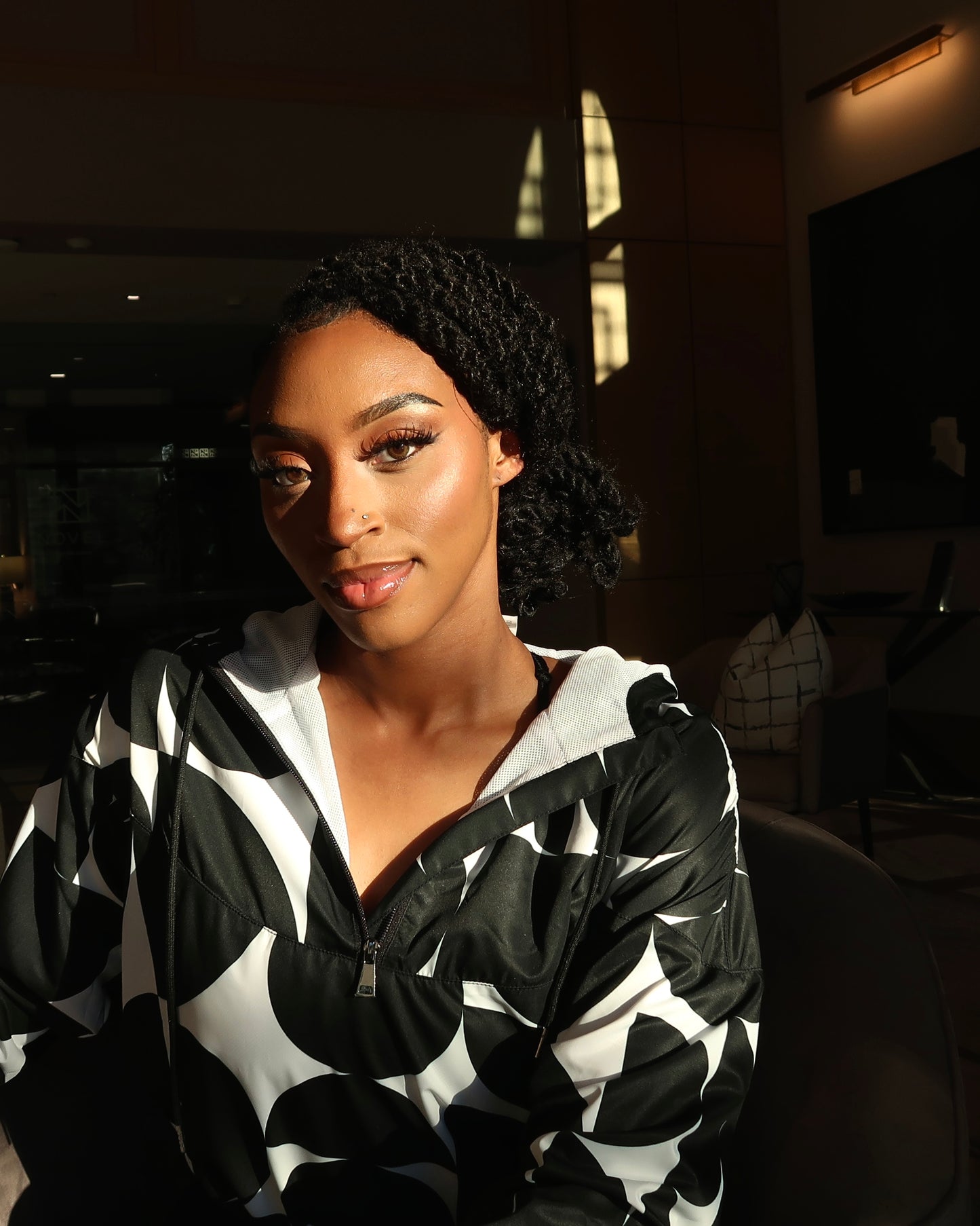 Eclipse Women’s cropped windbreaker